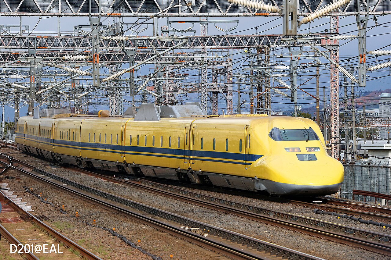 923形 ドクターイエロー（T4編成）